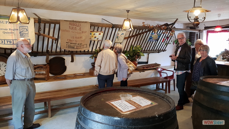 Dégustation des vins de Savoie au caveau du restaurant