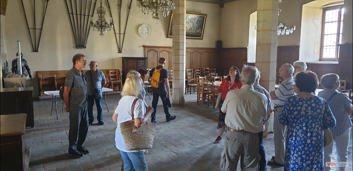 Salle capitulaire qui fait aujourd'hui office de salle du conseil municipal.